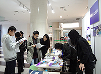 CUHK representatives provide students and in the mainland with useful information about CUHK's academic programmes